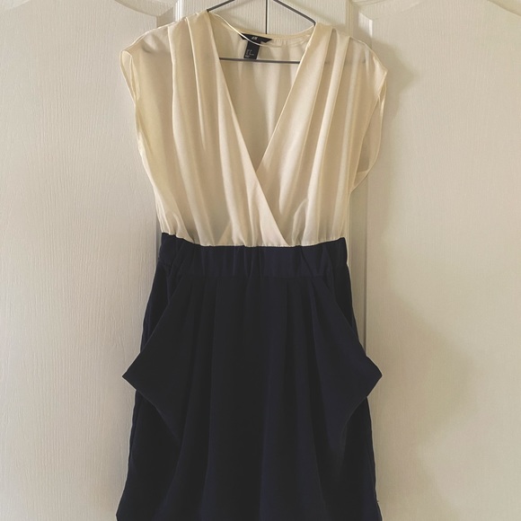 H&M dress, white and navy - Picture 1 of 2